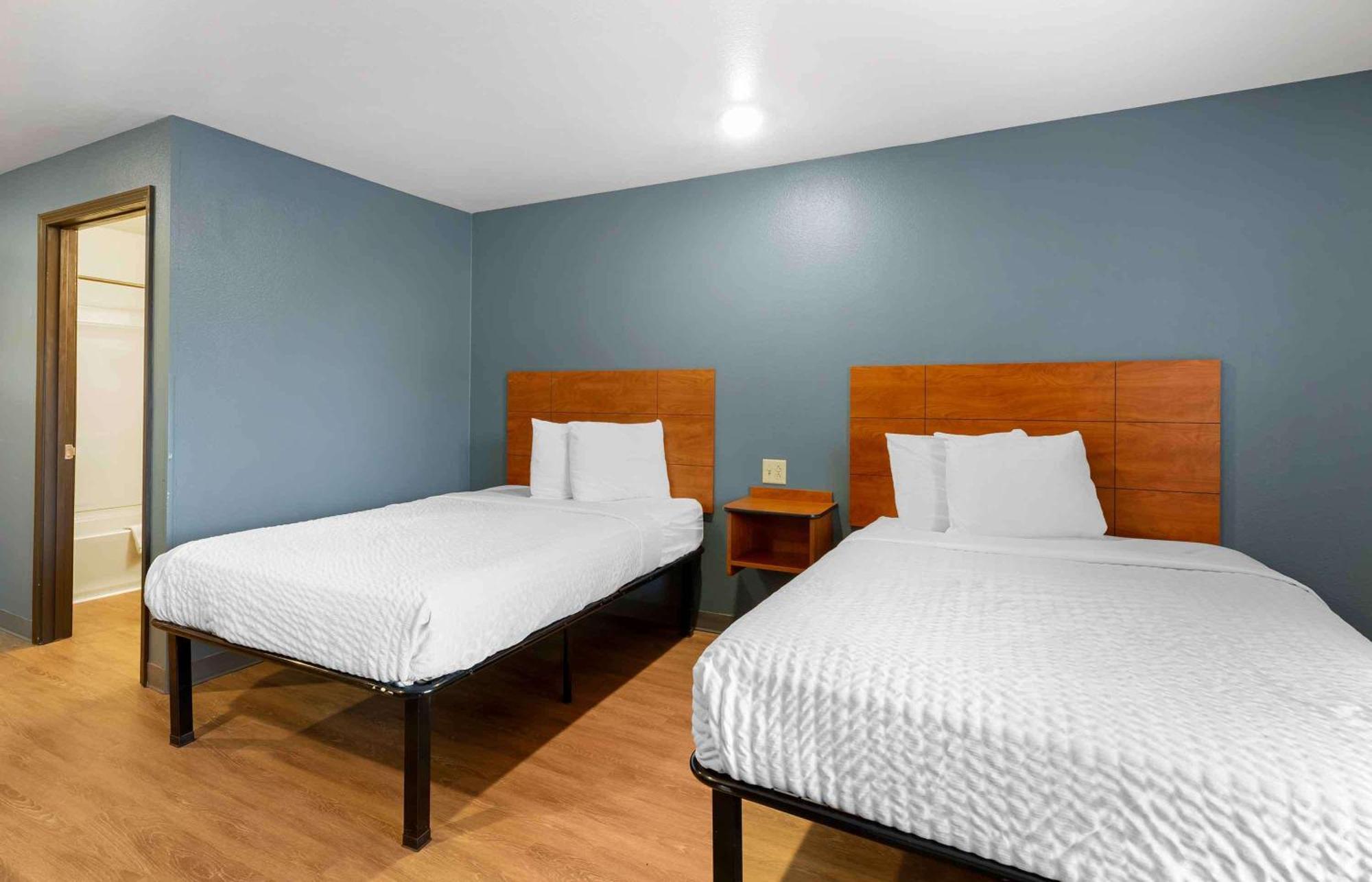 Extended Stay America Select Suites - Cleveland - Airport Exterior photo
